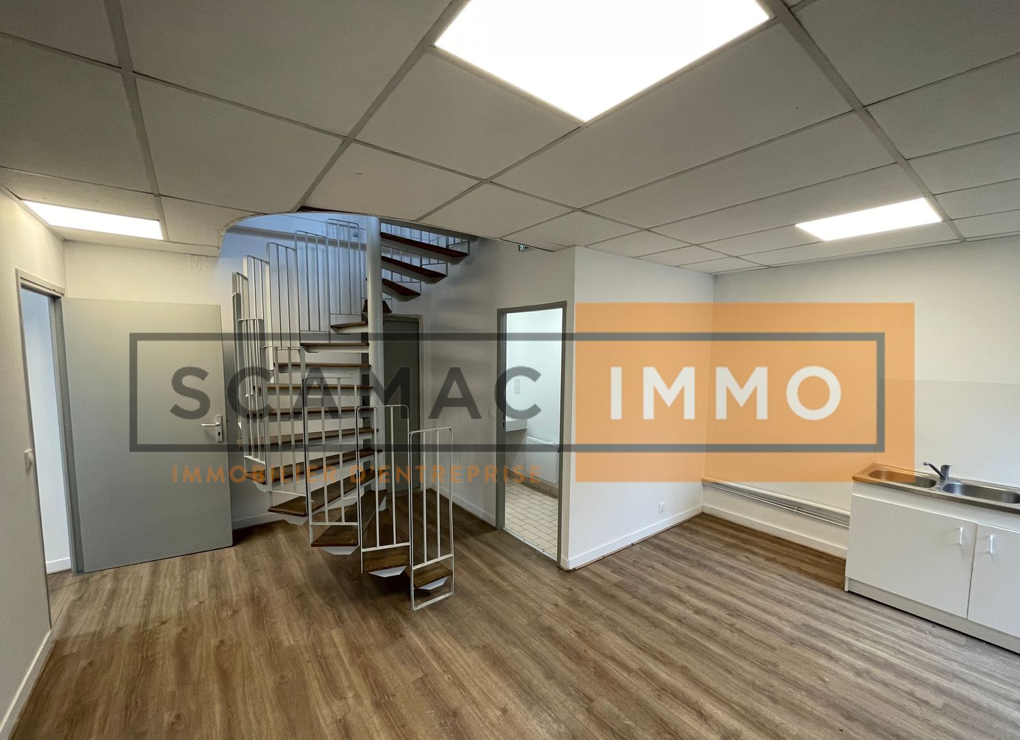 local d'activités de 385m², Lognes (Seine-et-Marne)