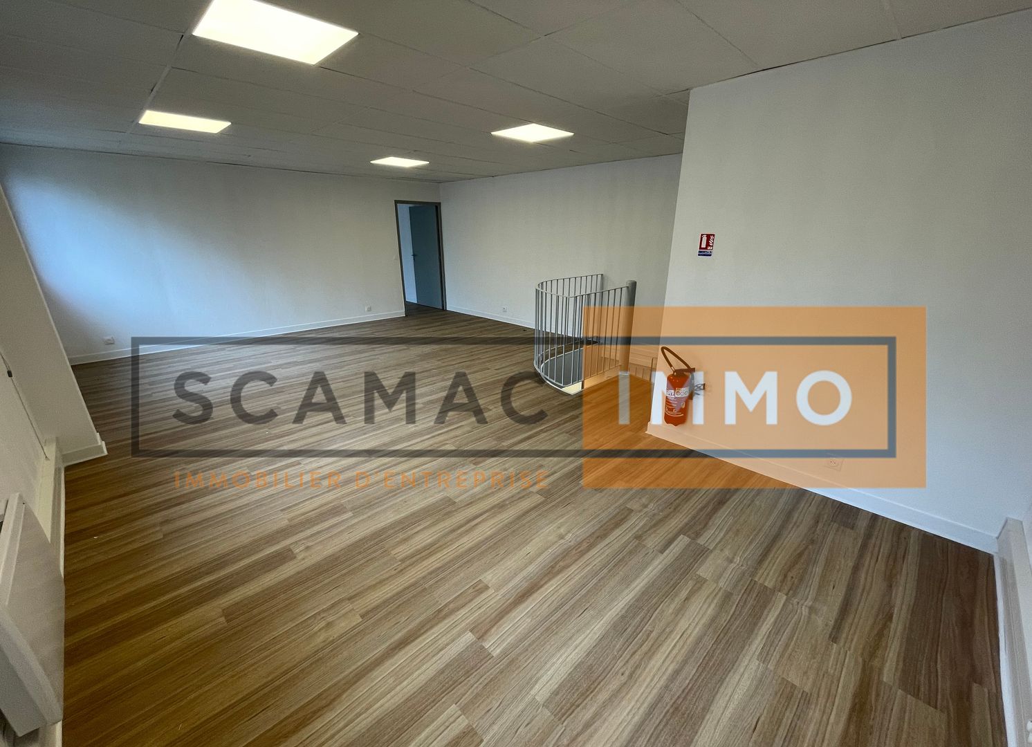 local d'activités de 385m², Lognes (Seine-et-Marne)