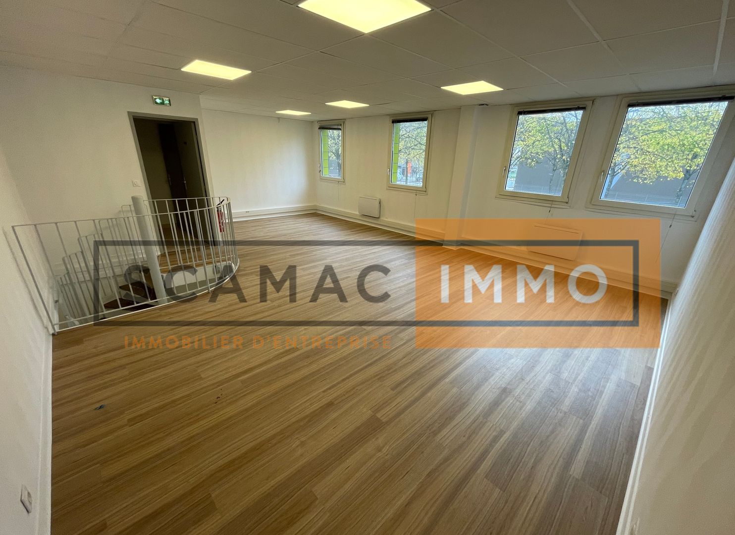 local d'activités de 385m², Lognes (Seine-et-Marne)
