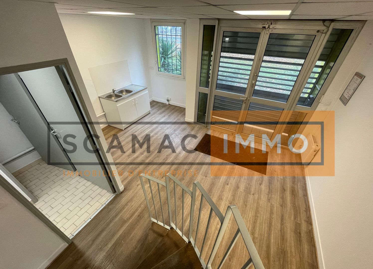 local d'activités de 385m², Lognes (Seine-et-Marne)