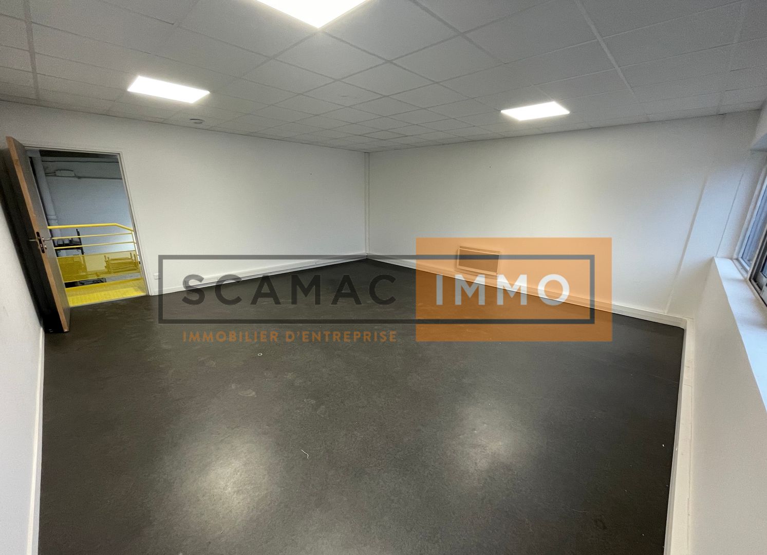 local d'activités de 322m², Torcy (Seine-et-Marne)