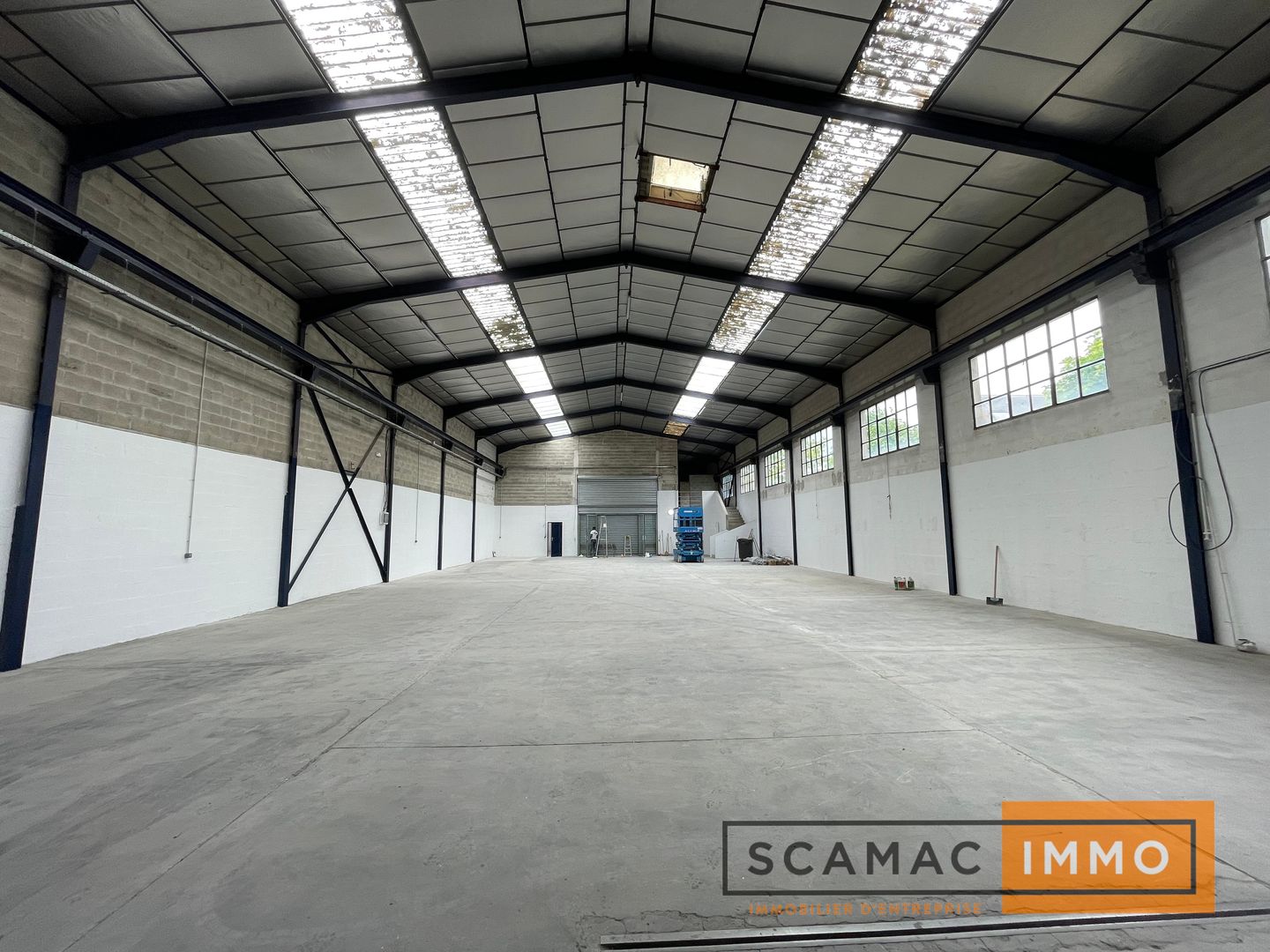 local d'activités de 670m², Morangis (Essonne)
