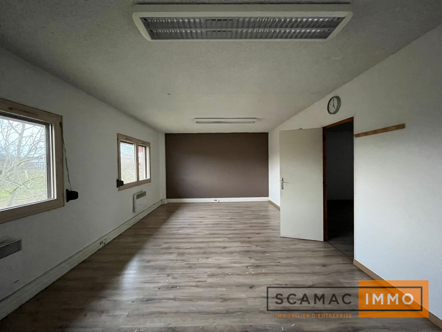 local d'activités de 228m², Massy (Essonne)