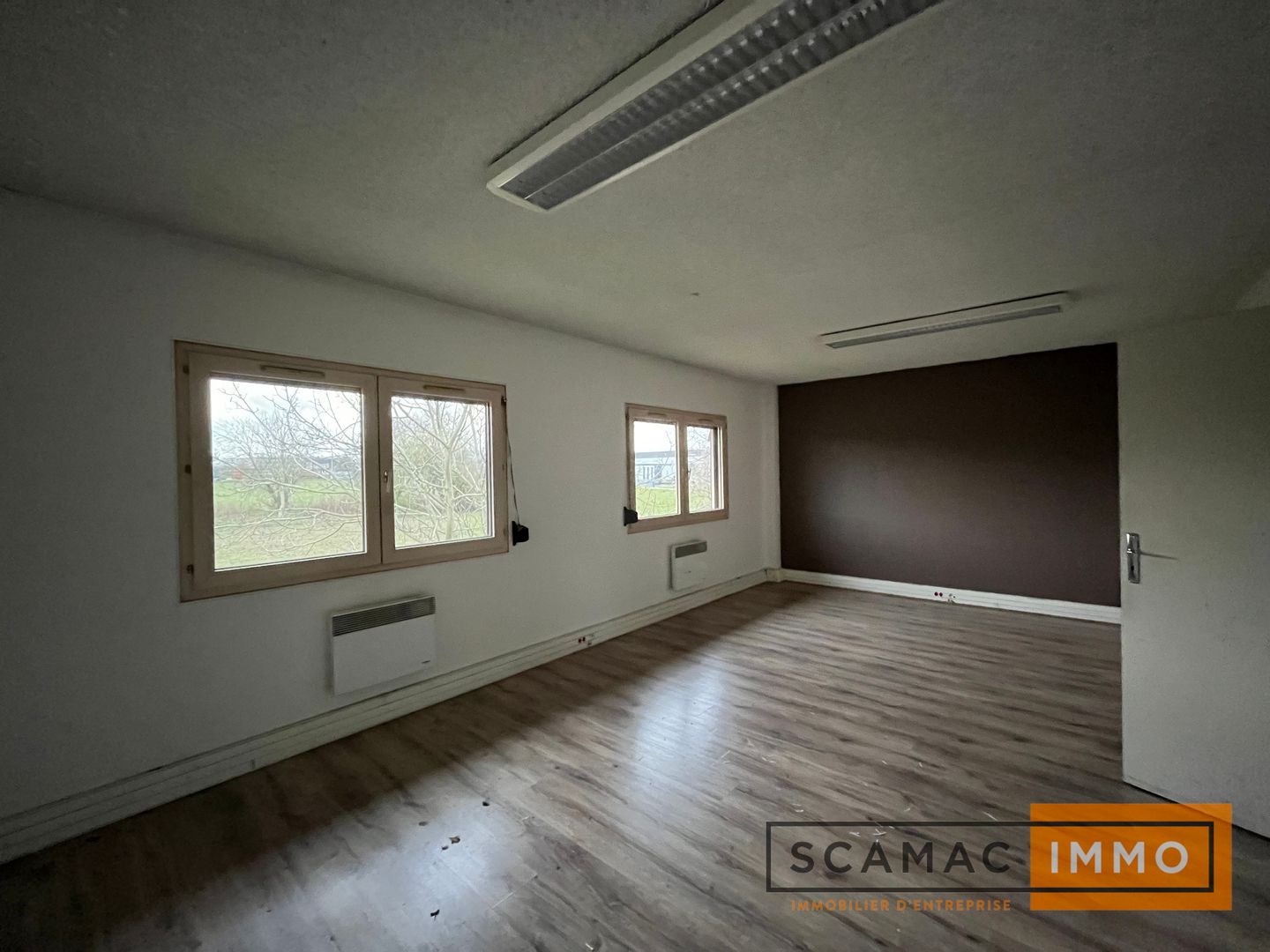 local d'activités de 228m², Massy (Essonne)