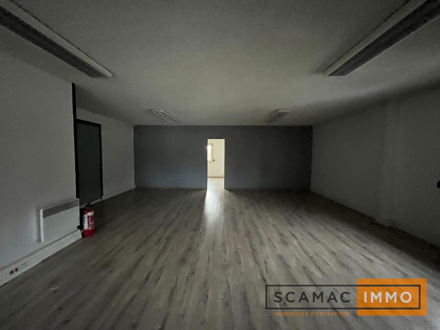 local d'activités de 228m², Massy (Essonne)