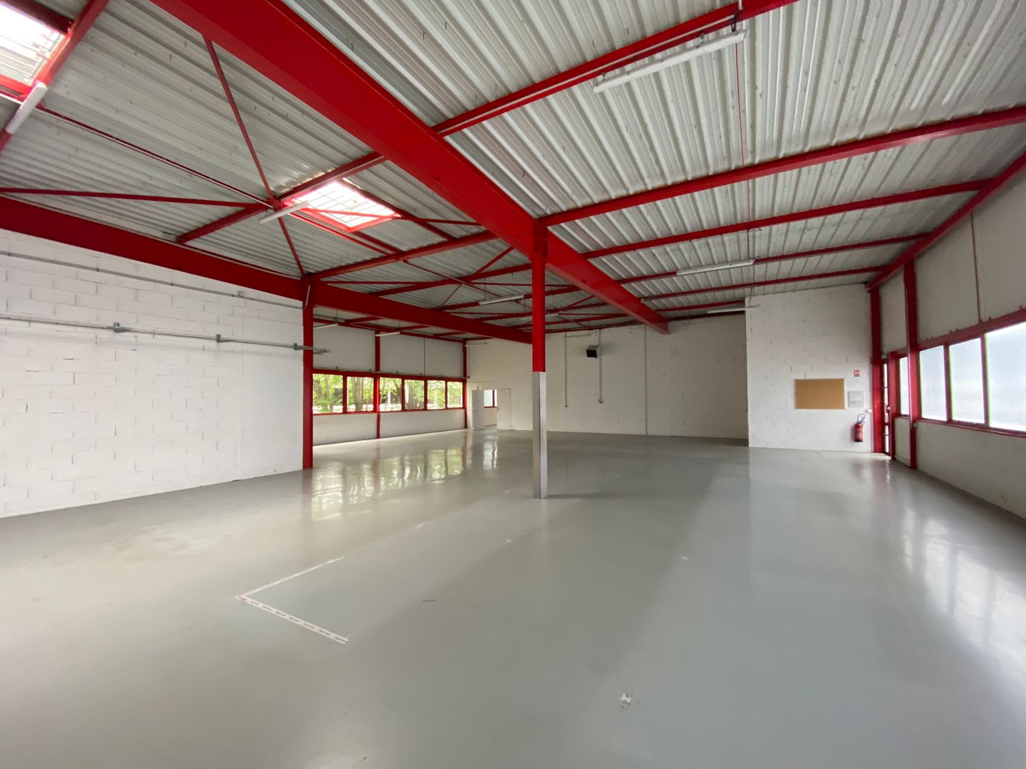 locaux mixtes de 676m², Villebon-sur-Yvette (Essonne)