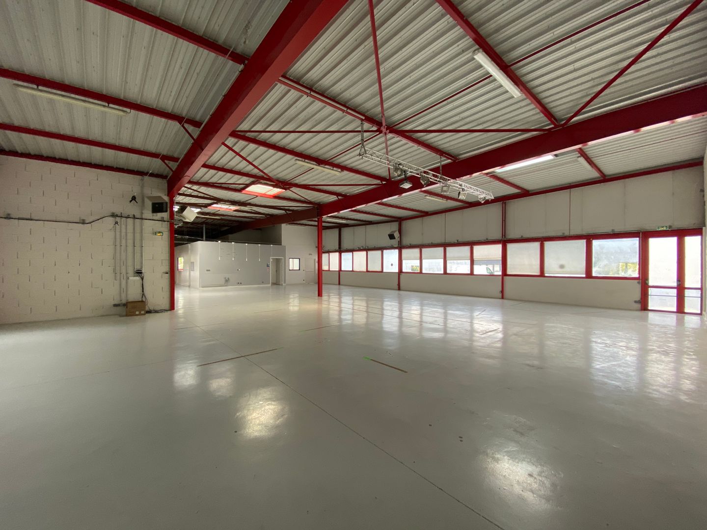 locaux mixtes de 676m², Villebon-sur-Yvette (Essonne)