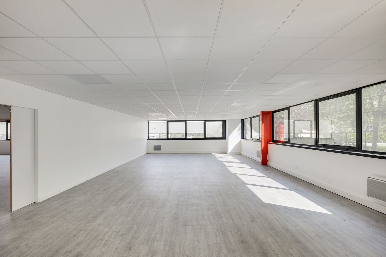 locaux mixtes de 676m², Villebon-sur-Yvette (Essonne)