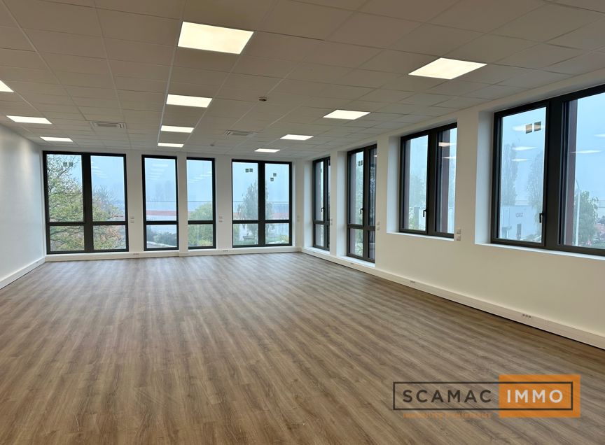 local d'activités de 1&nbsp;481m², Wissous (Essonne)