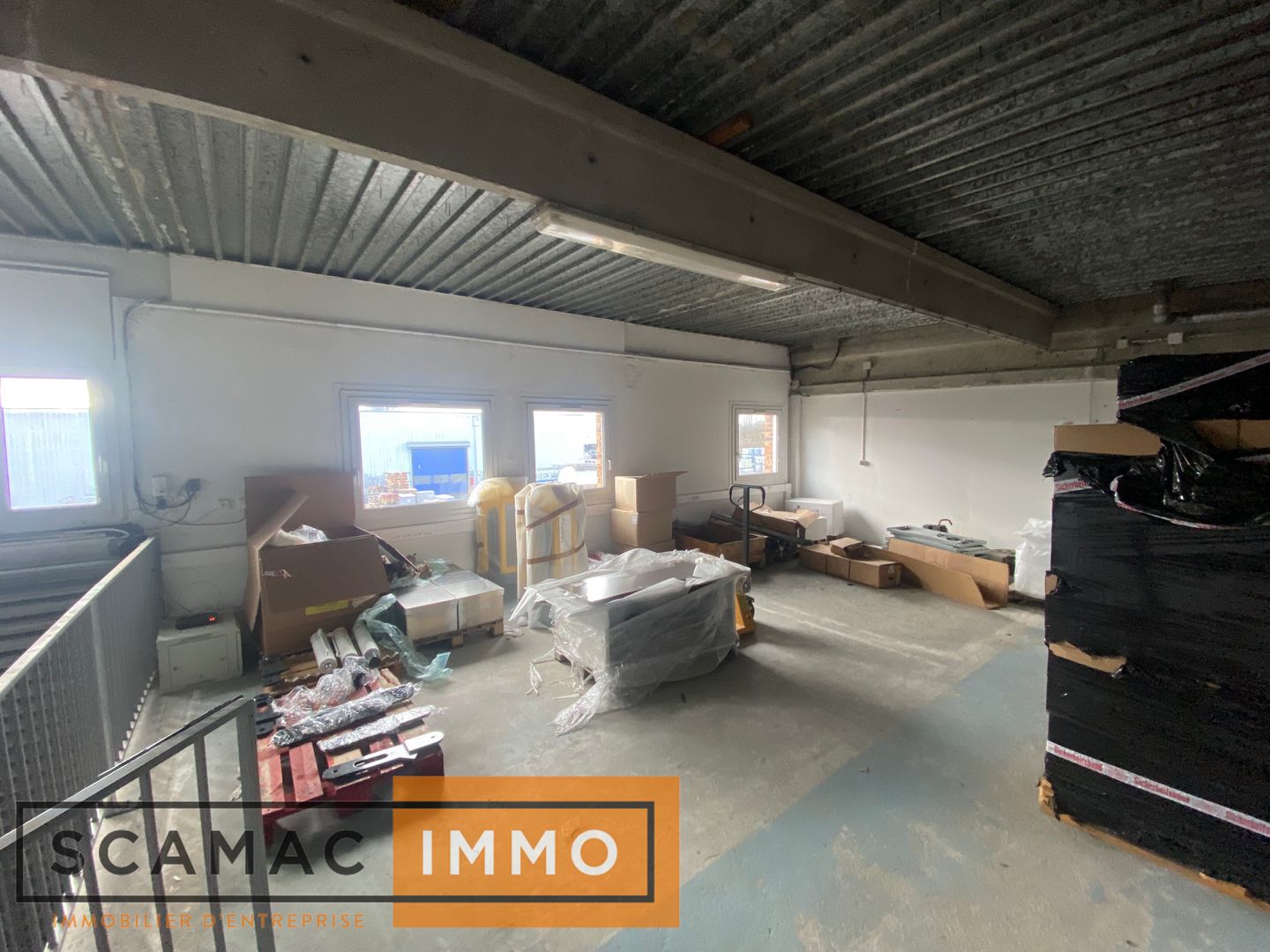local d'activités de 290m², Lisses (Essonne)