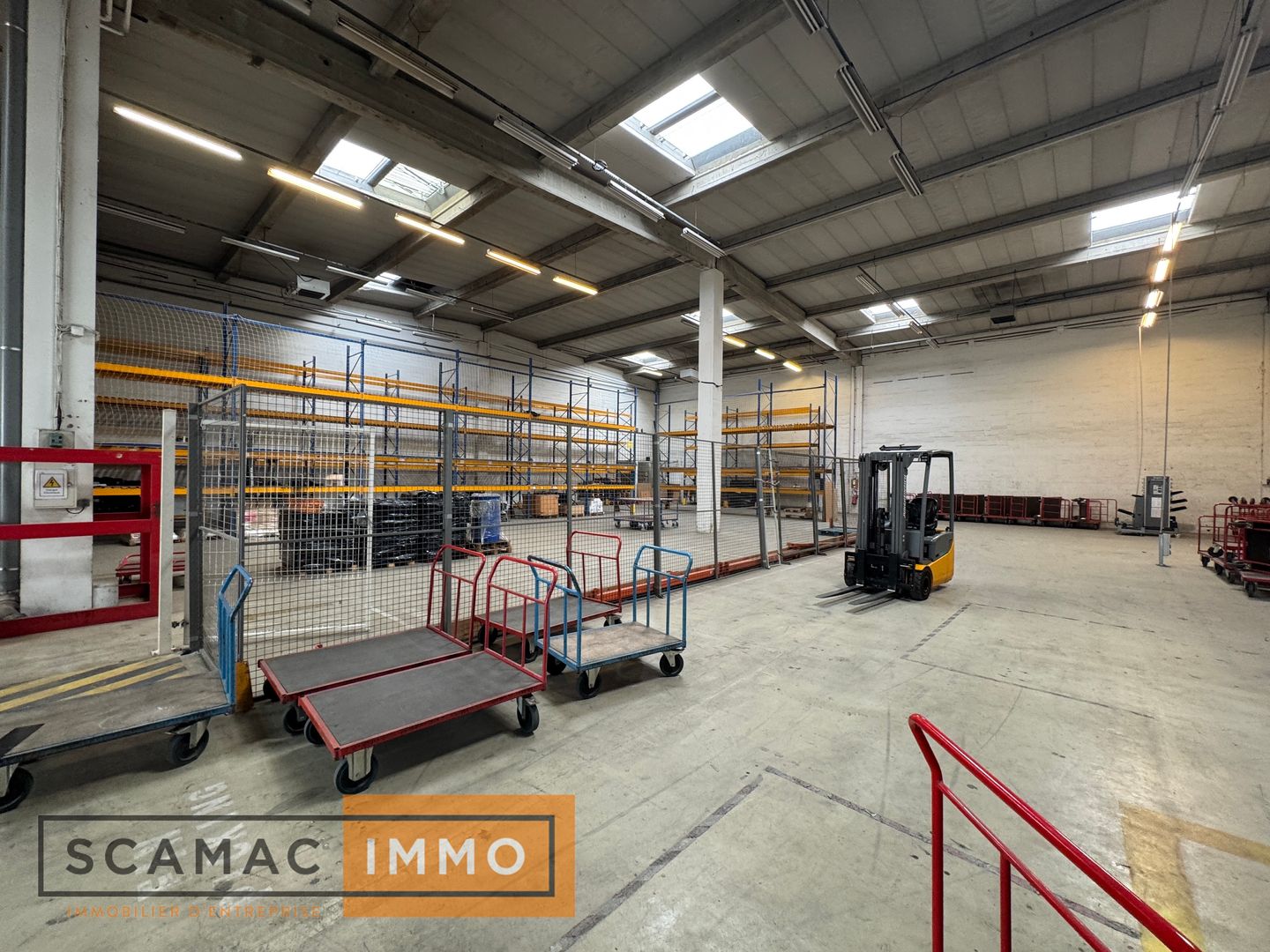 local d'activités de 1&nbsp;132m², Lisses (Essonne)