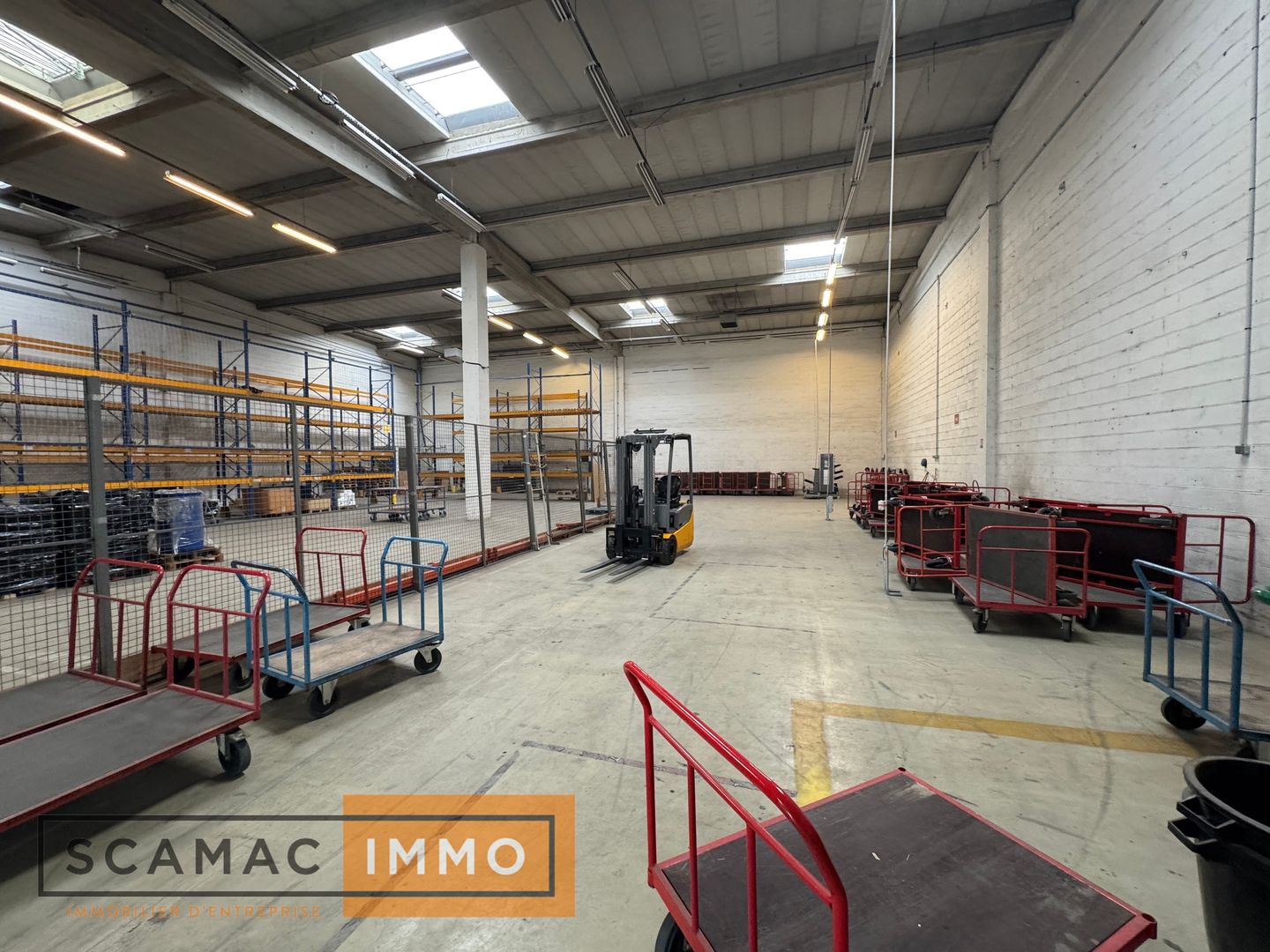 local d'activités de 1&nbsp;132m², Lisses (Essonne)
