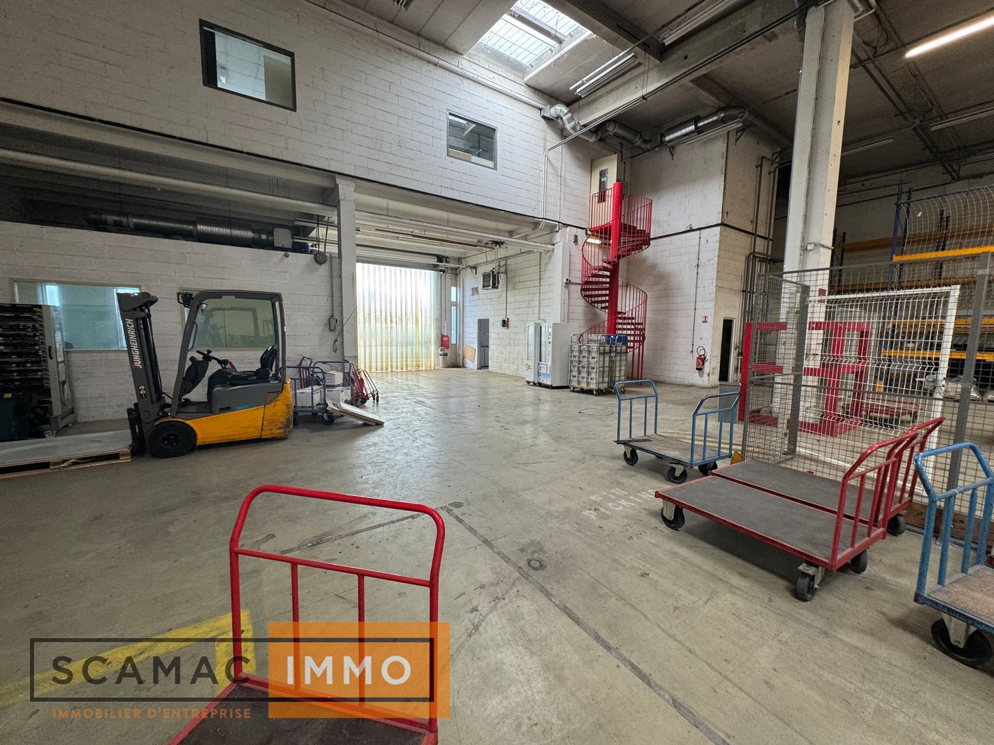 local d'activités de 1&nbsp;132m², Lisses (Essonne)