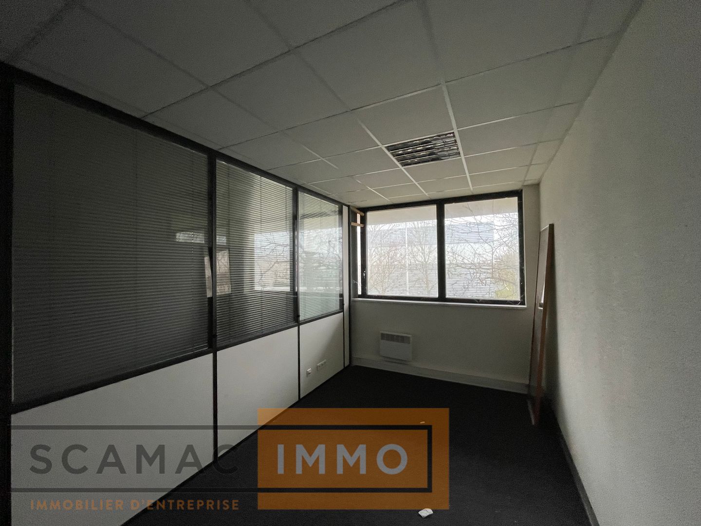 local d'activités de 538m², Lisses (Essonne)