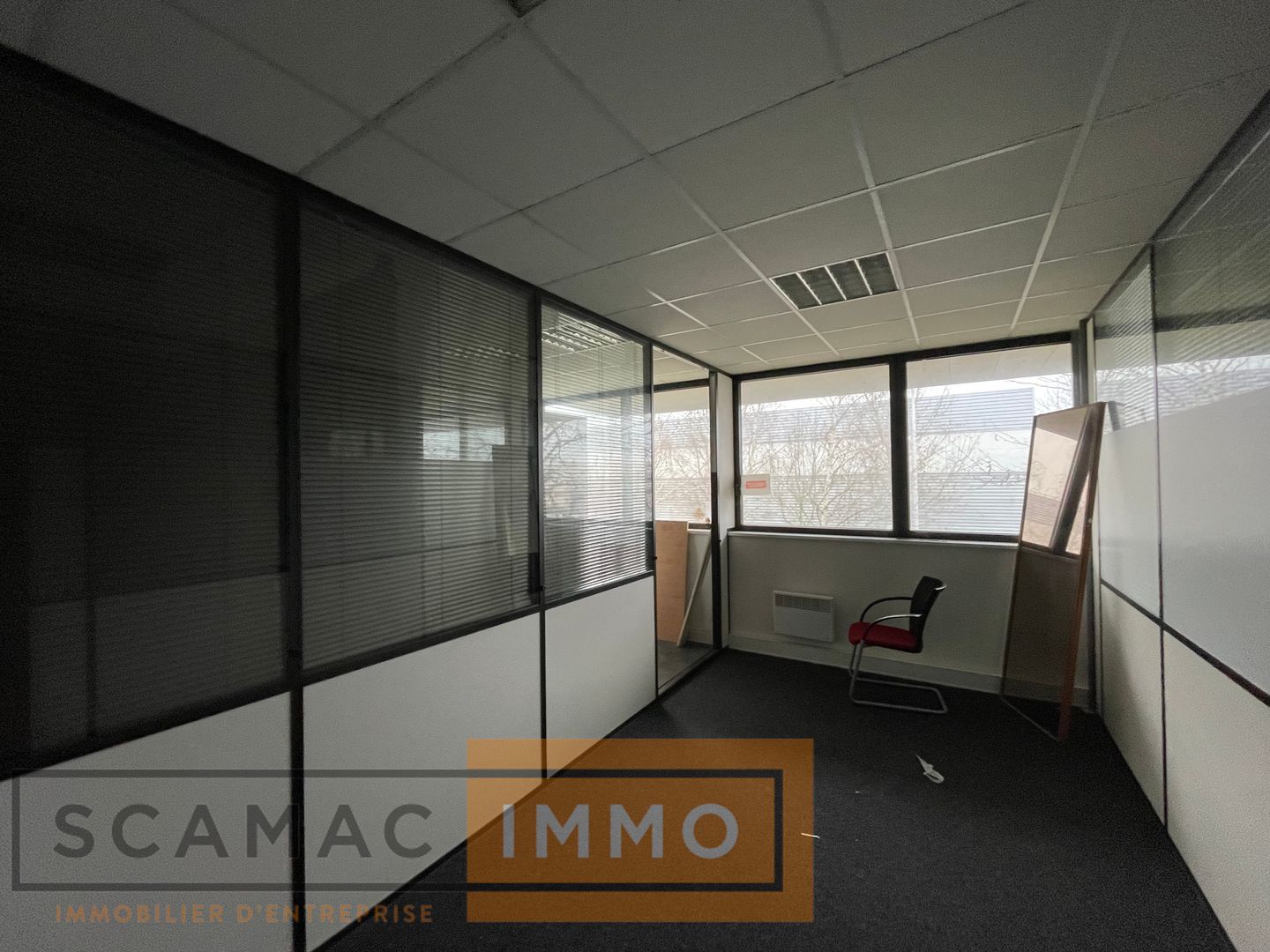 local d'activités de 538m², Lisses (Essonne)