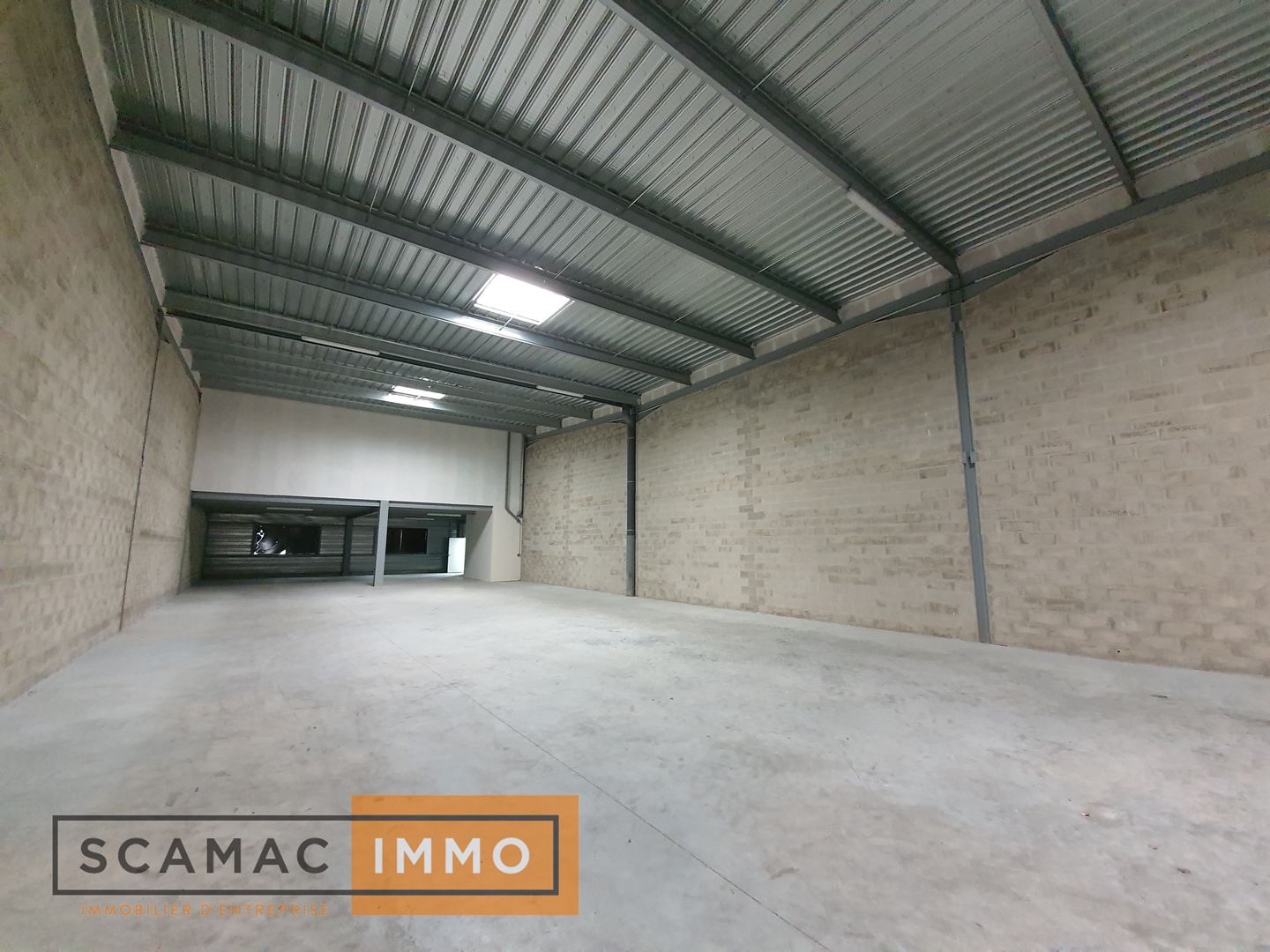 local d'activités de 1&nbsp;148m², Lisses (Essonne)