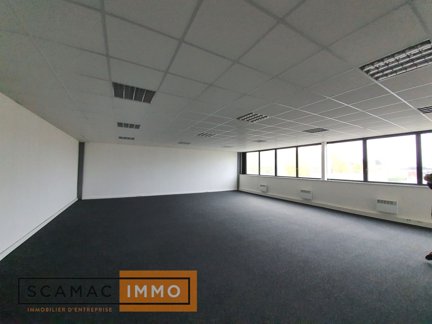 local d'activités de 1&nbsp;148m², Lisses (Essonne)