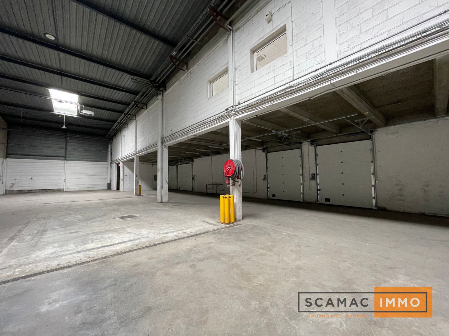 entrepôt de 2 327m², Morangis (Essonne)