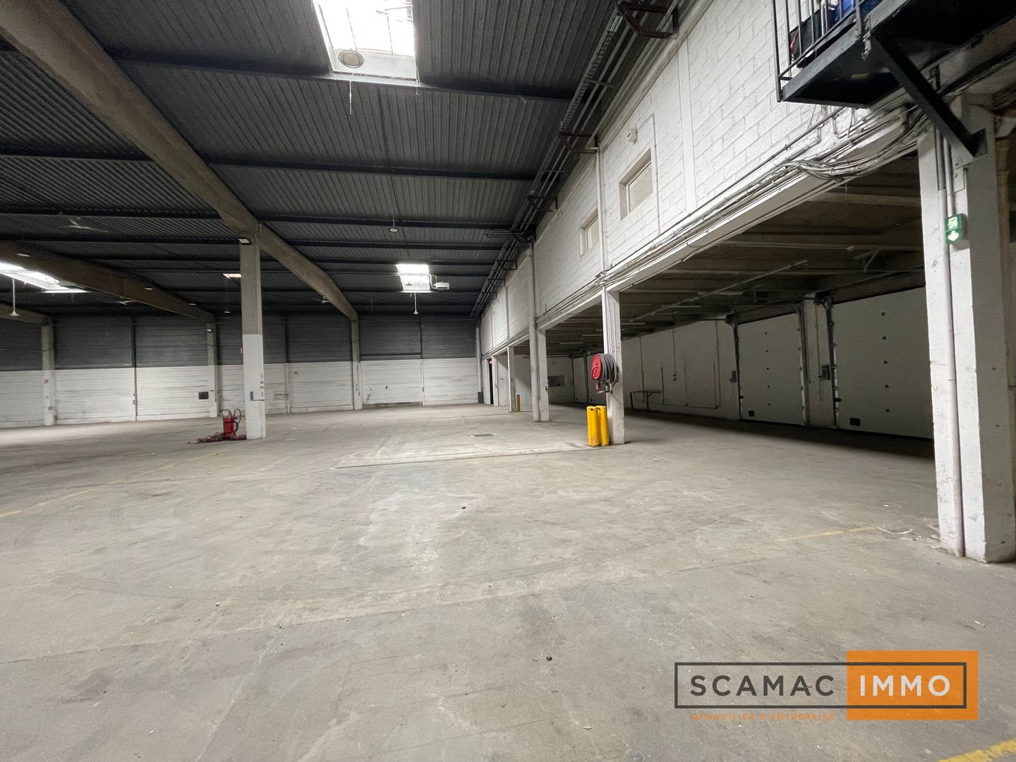 entrepôt de 2 327m², Morangis (Essonne)