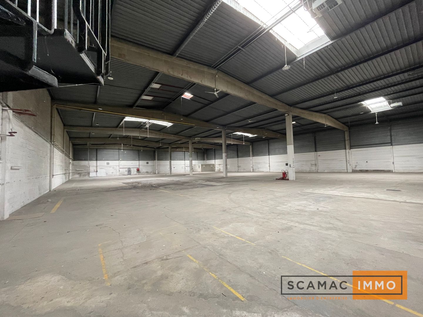 entrepôt de 2 327m², Morangis (Essonne)