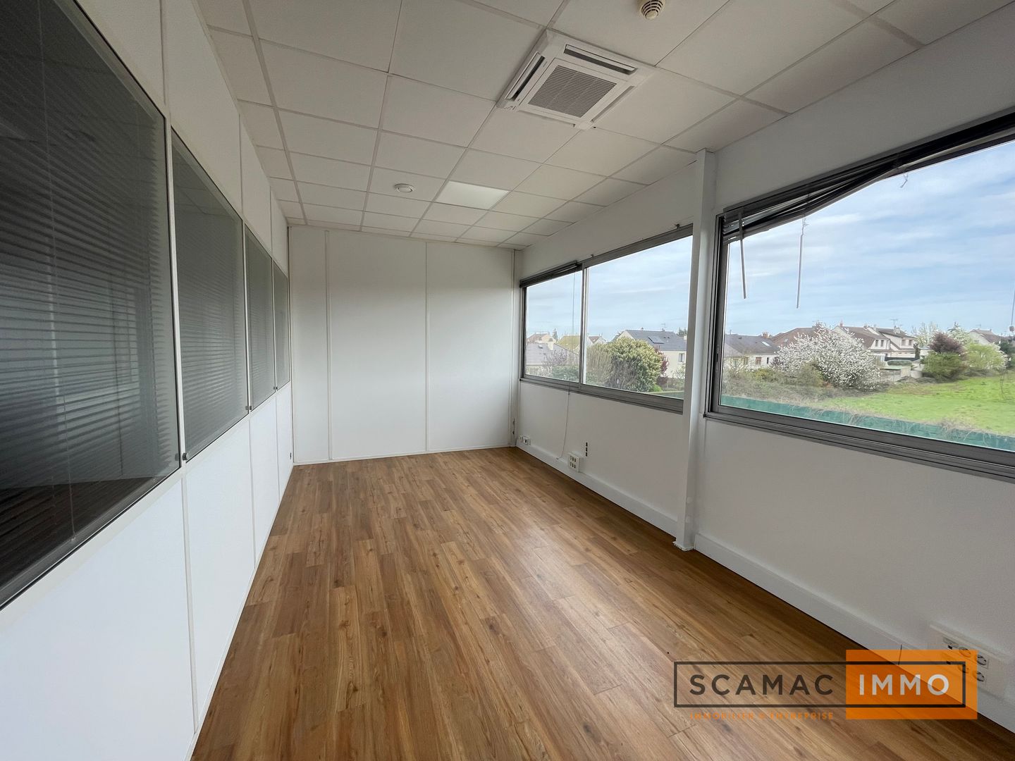 entrepôt de 2 327m², Morangis (Essonne)