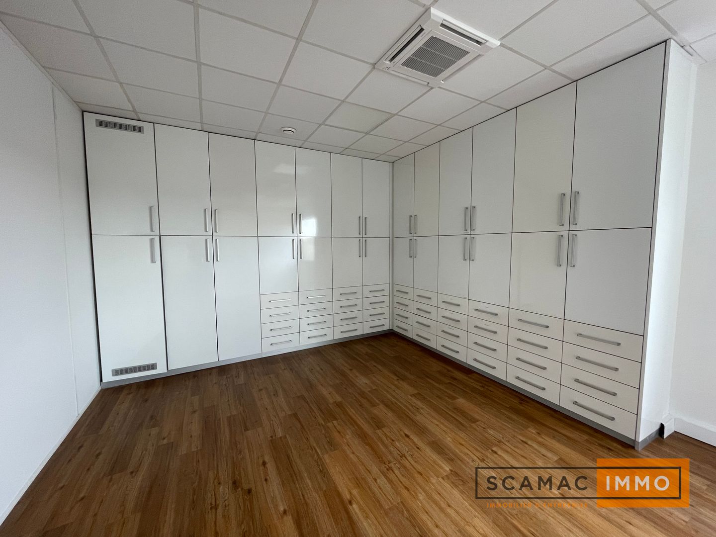 entrepôt de 2 327m², Morangis (Essonne)
