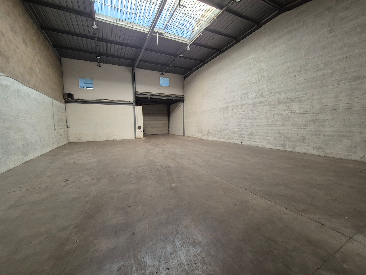 Local d'activités de 470 m², Le Thillay
