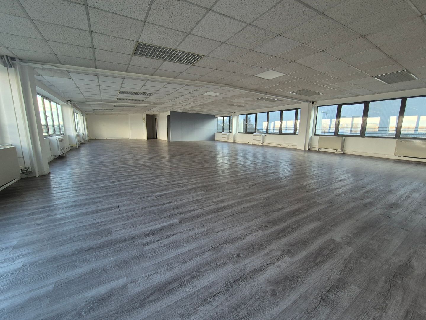 bureau de 258m², Le Thillay (Val-d'Oise)