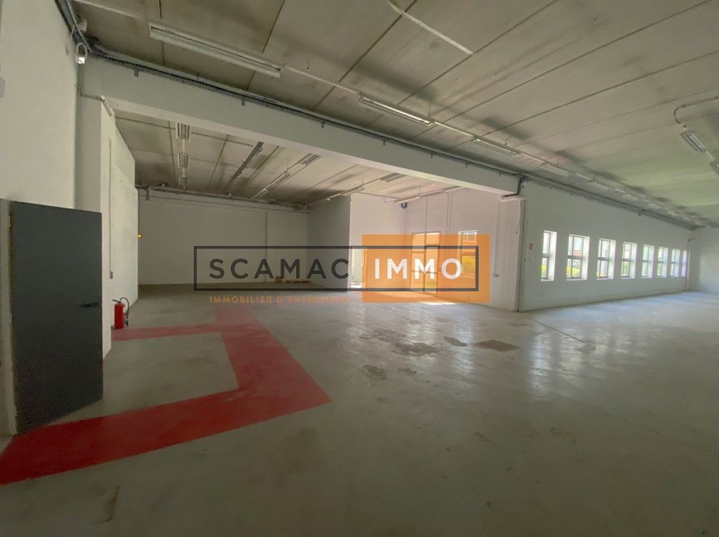 local d'activités de 1&nbsp;875m², Saint-Thibault-des-Vignes (Seine-et-Marne)