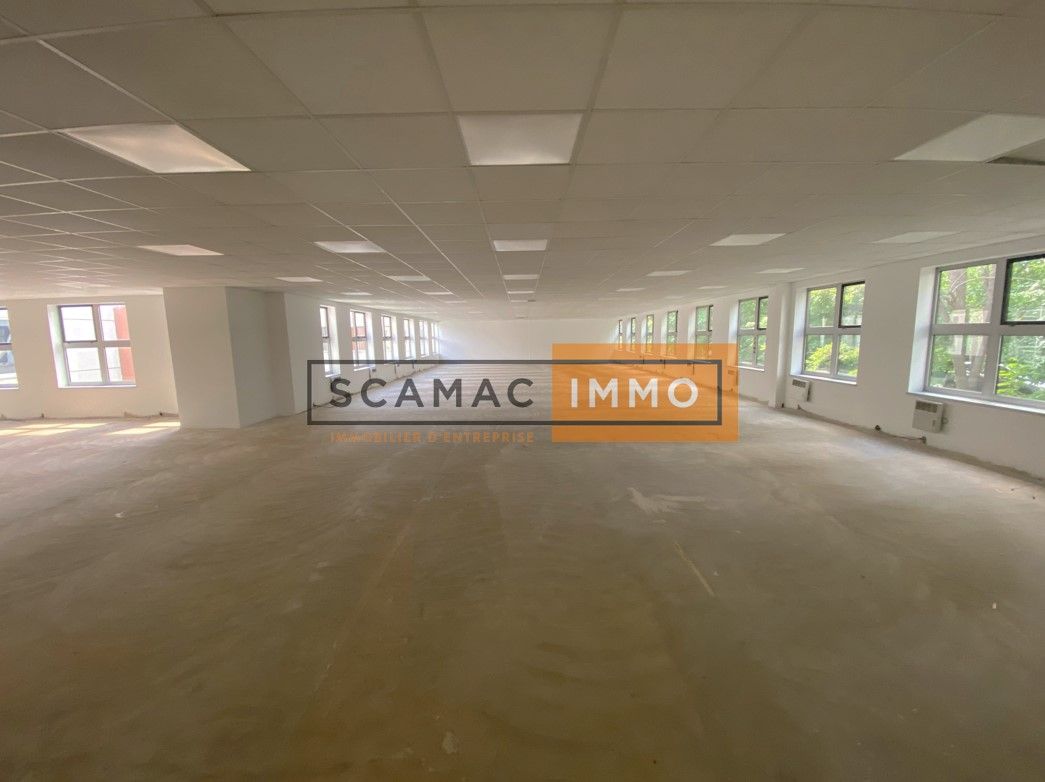 local d'activités de 1&nbsp;593m², Saint-Thibault-des-Vignes (Seine-et-Marne)