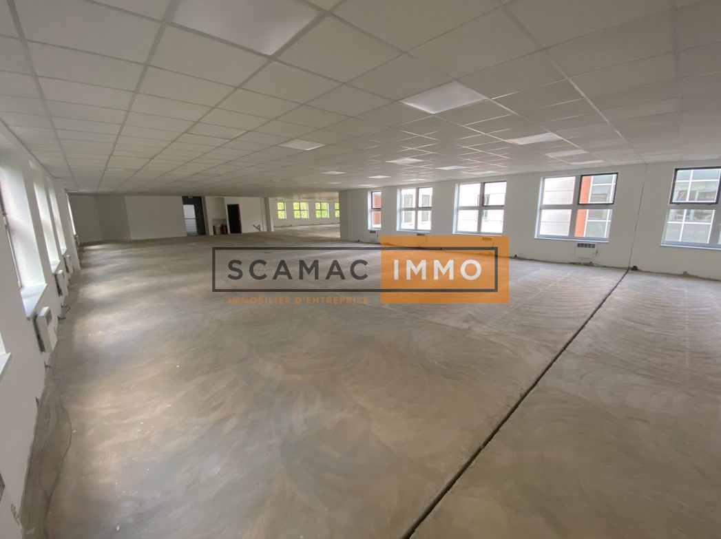 local d'activités de 1&nbsp;593m², Saint-Thibault-des-Vignes (Seine-et-Marne)