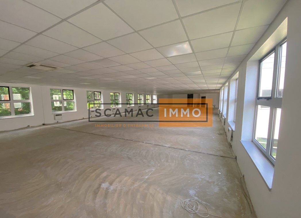 local d'activités de 1&nbsp;593m², Saint-Thibault-des-Vignes (Seine-et-Marne)