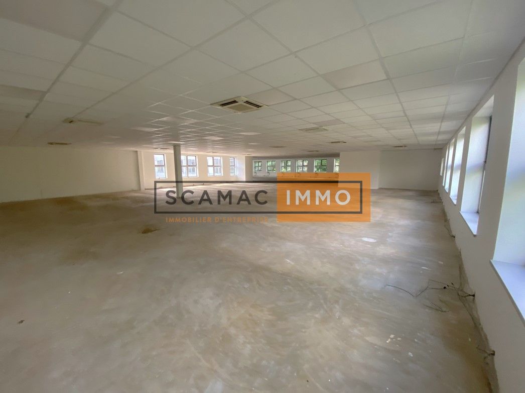 local d'activités de 1&nbsp;593m², Saint-Thibault-des-Vignes (Seine-et-Marne)