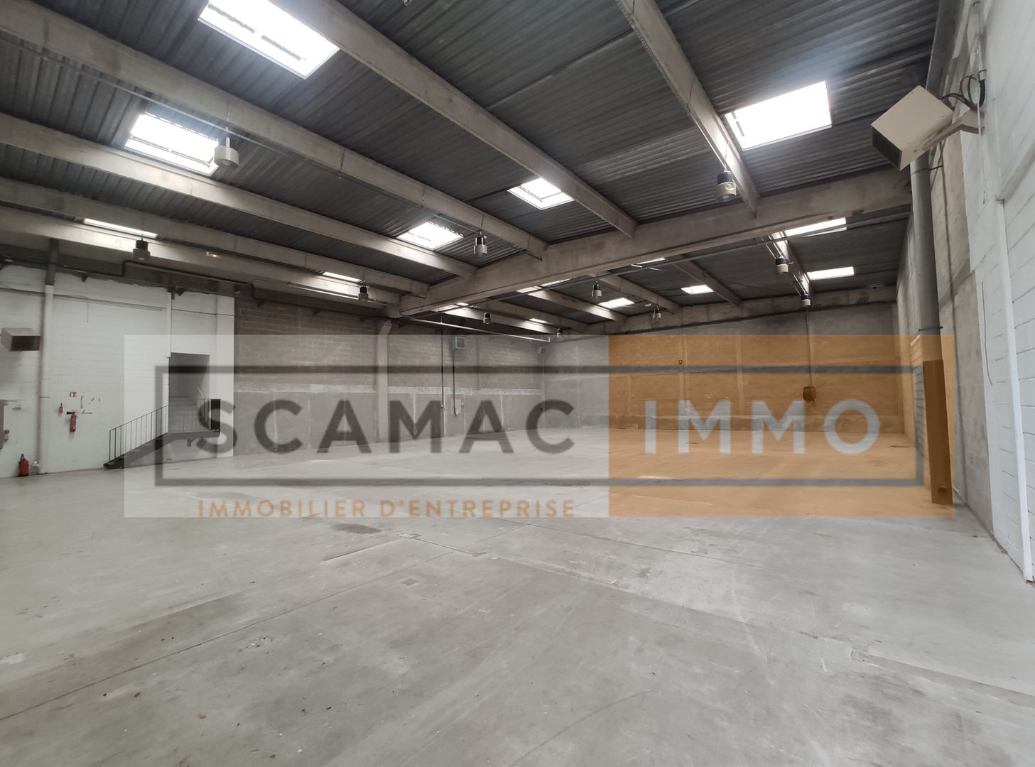 local d'activités de 451m², Palaiseau (Essonne)