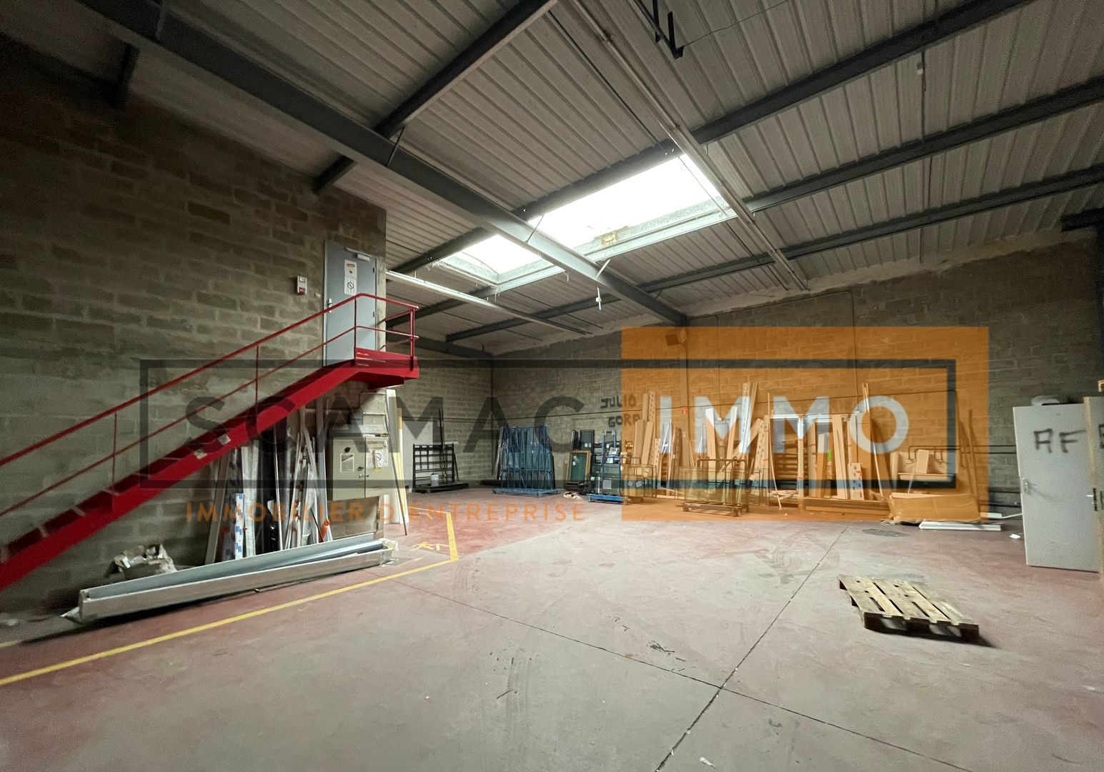 local d'activités de 299m², Noisiel (Seine-et-Marne)