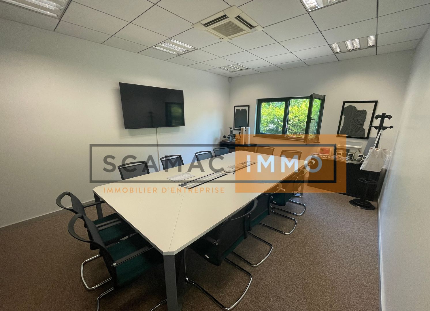bureau de 196m², Bussy-Saint-Martin (Seine-et-Marne)