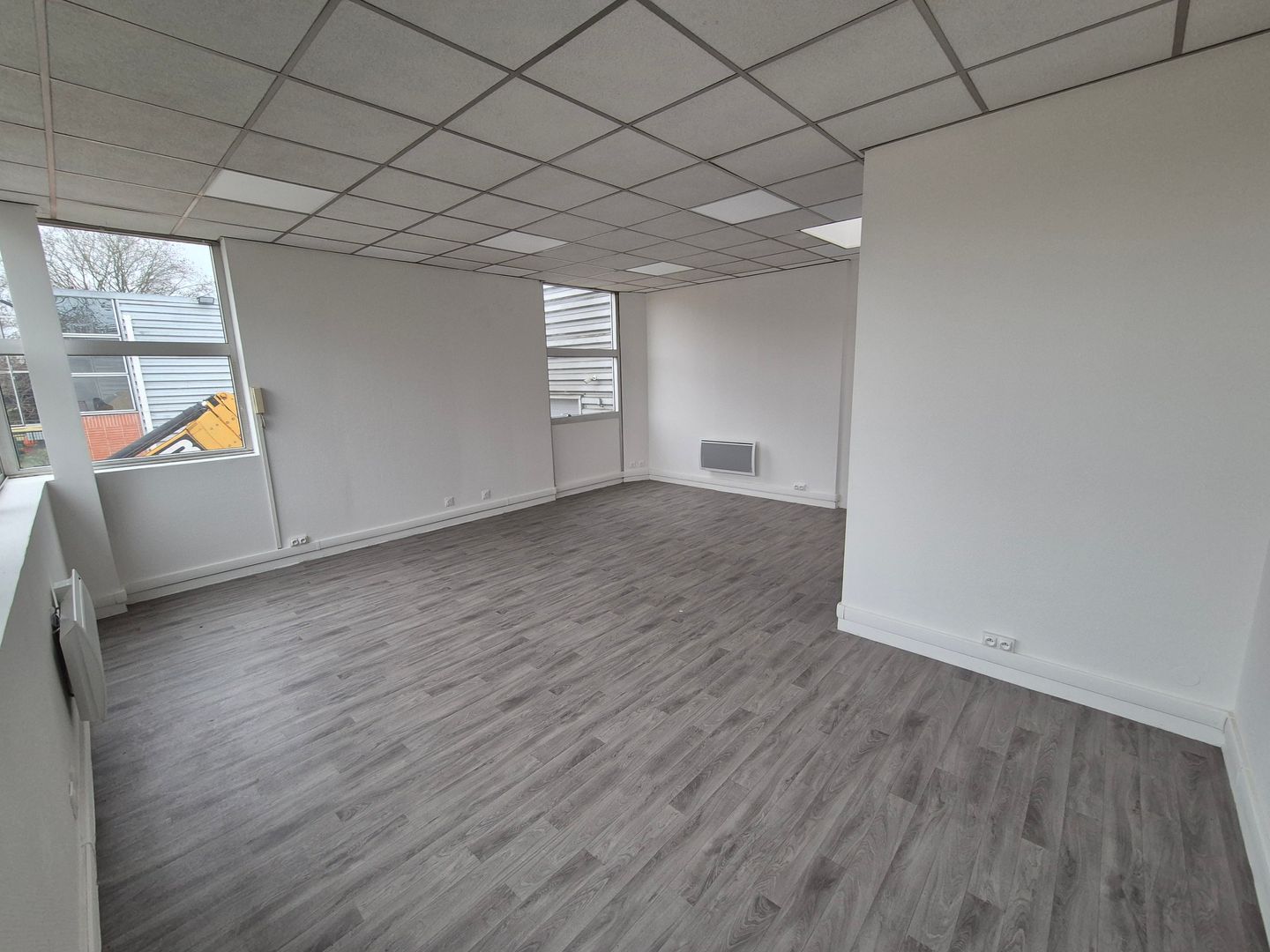 local d'activités de 326m², Gonesse (Val-d'Oise)