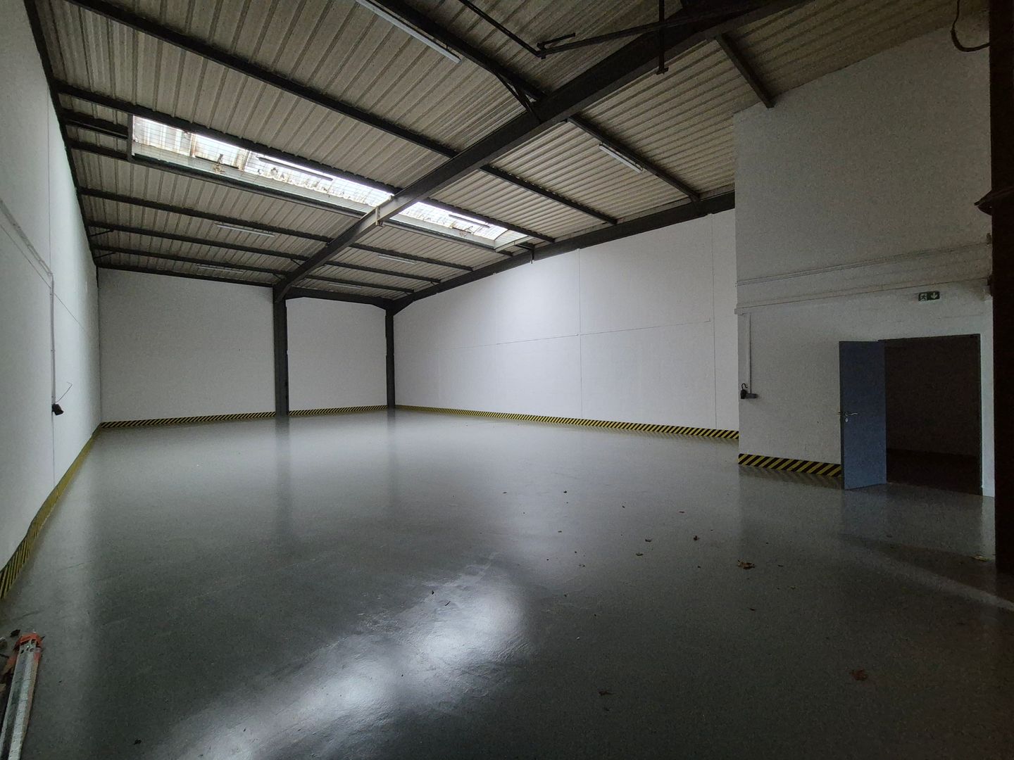 local d'activités de 326m², Gonesse (Val-d'Oise)