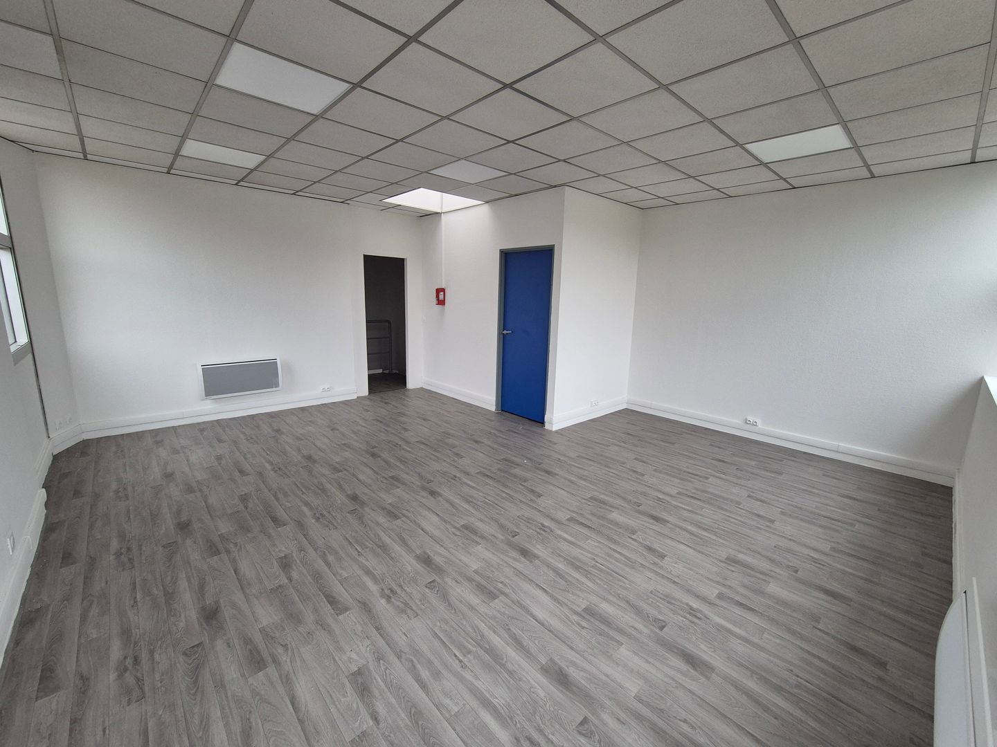 local d'activités de 326m², Gonesse (Val-d'Oise)