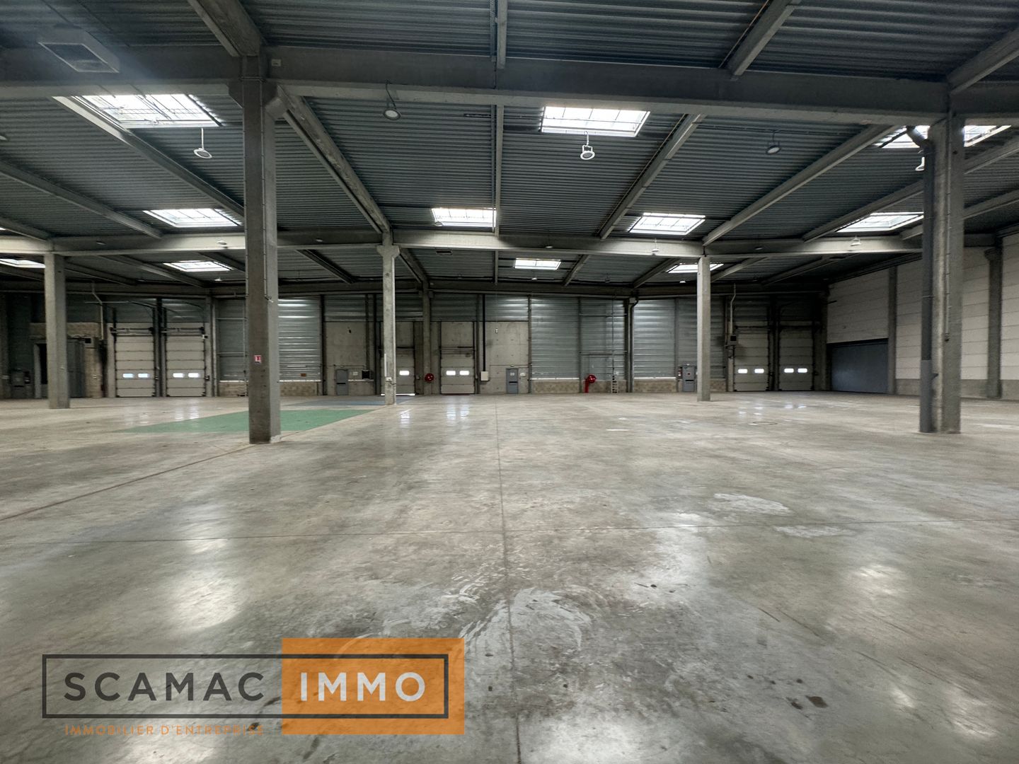 local d'activités de 3 403m², Combs-la-Ville (Seine-et-Marne)