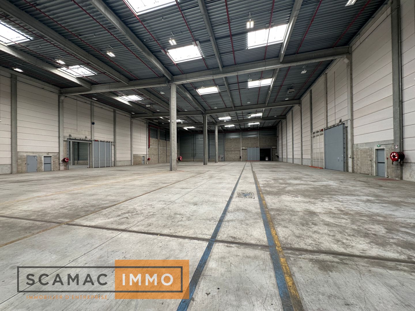 local d'activités de 5&nbsp;978m², Combs-la-Ville (Seine-et-Marne)