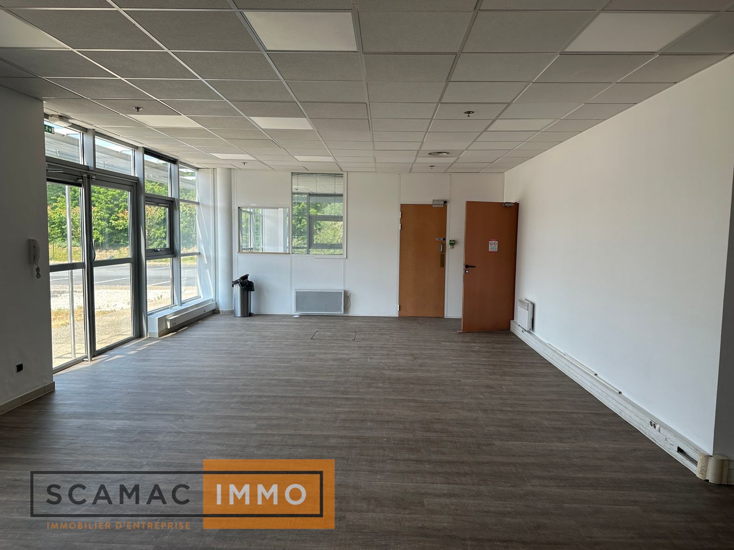 local d'activités de 5&nbsp;978m², Combs-la-Ville (Seine-et-Marne)