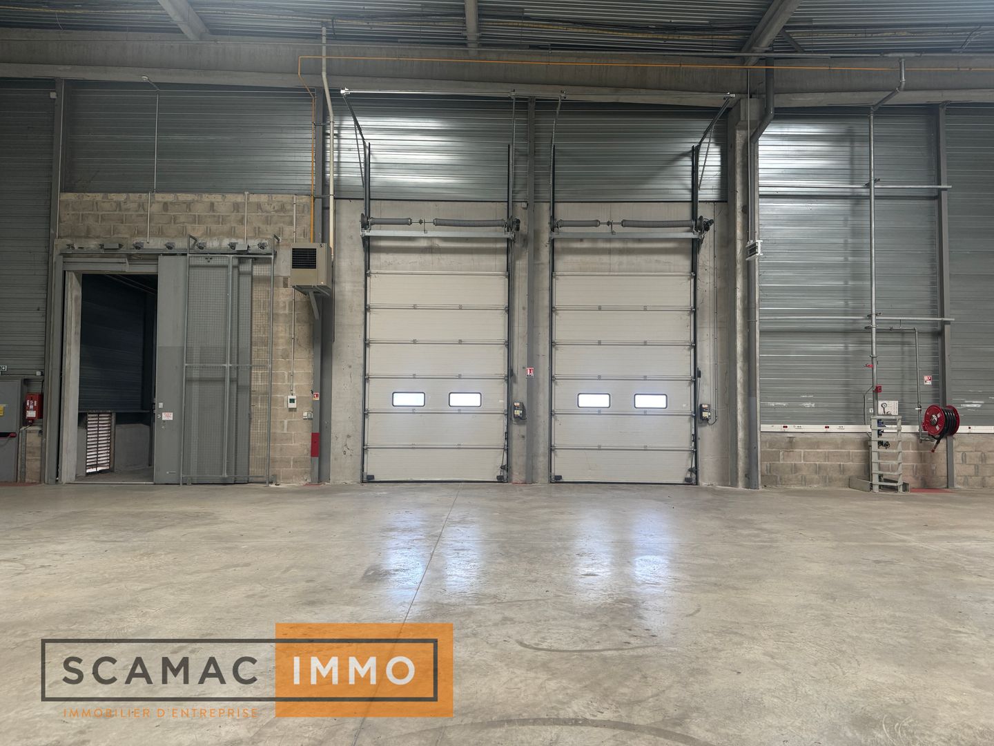 local d'activités de 3&nbsp;403m², Combs-la-Ville (Seine-et-Marne)