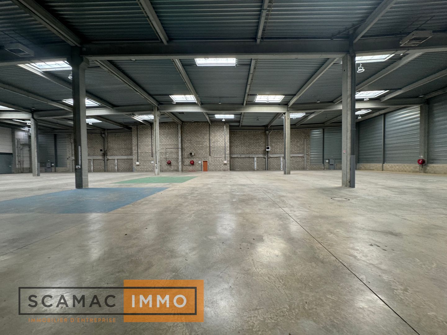 local d'activités de 3&nbsp;403m², Combs-la-Ville (Seine-et-Marne)