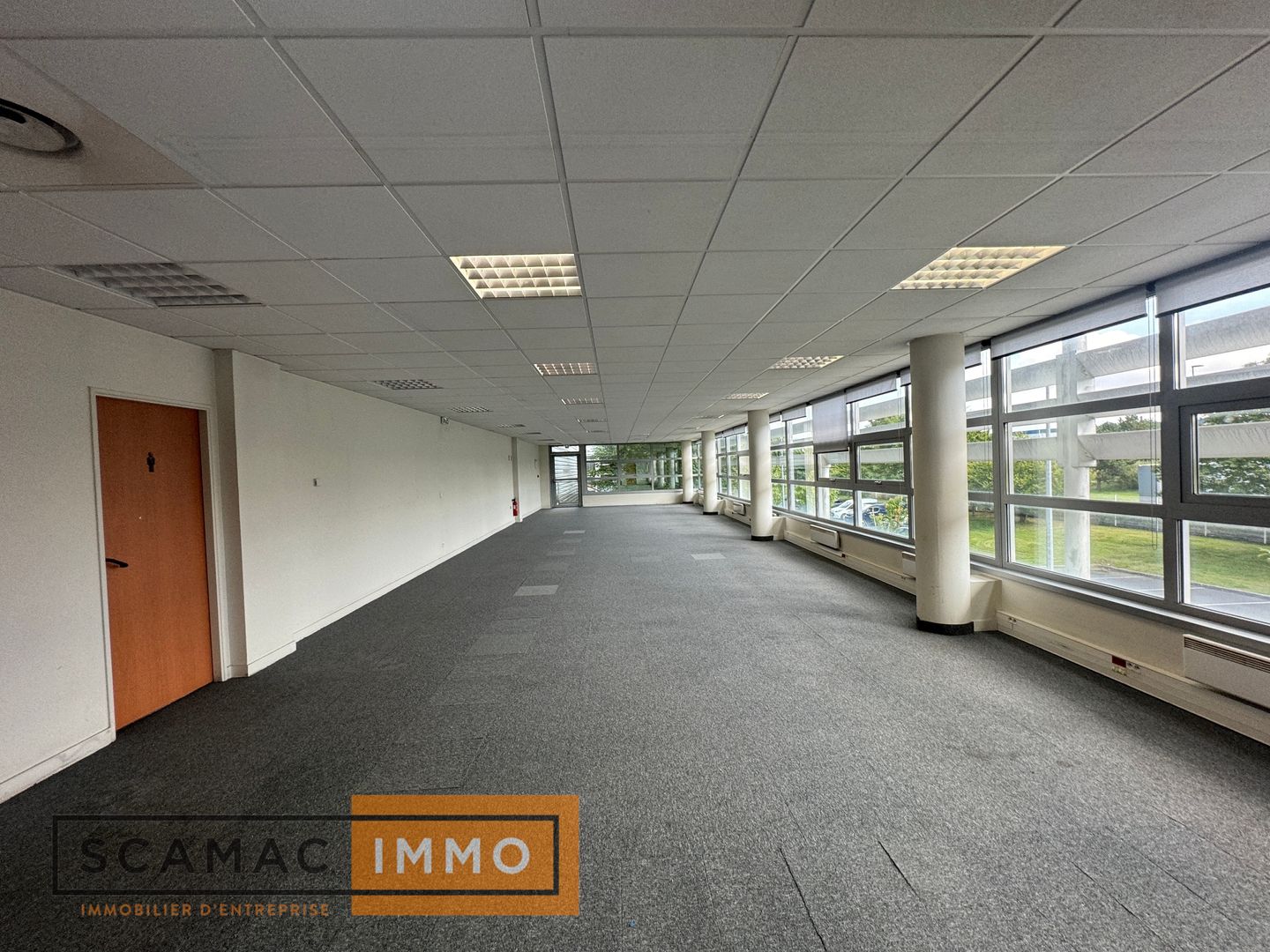 local d'activités de 3&nbsp;403m², Combs-la-Ville (Seine-et-Marne)