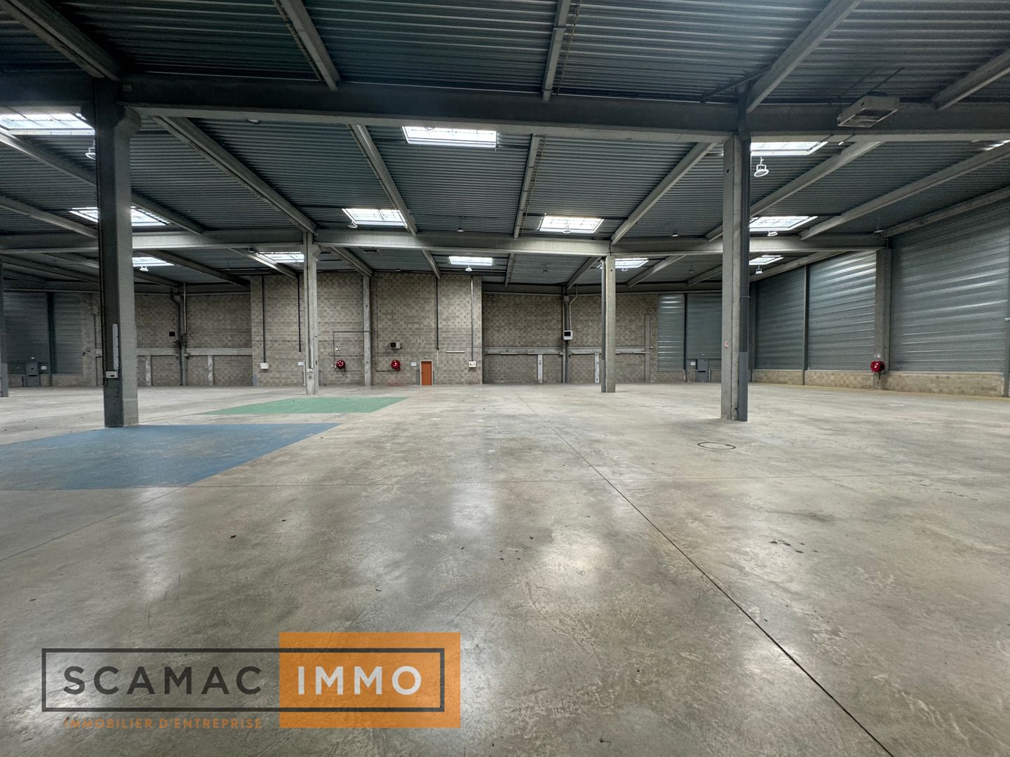 local d'activités de 1&nbsp;677m², Combs-la-Ville (Seine-et-Marne)