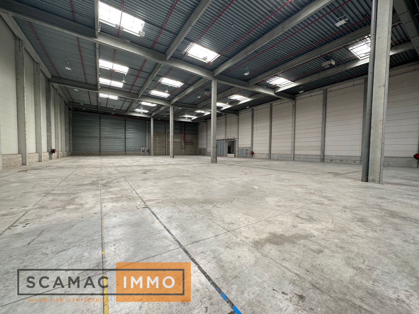 local d'activités de 5 978m², Combs-la-Ville (Seine-et-Marne)