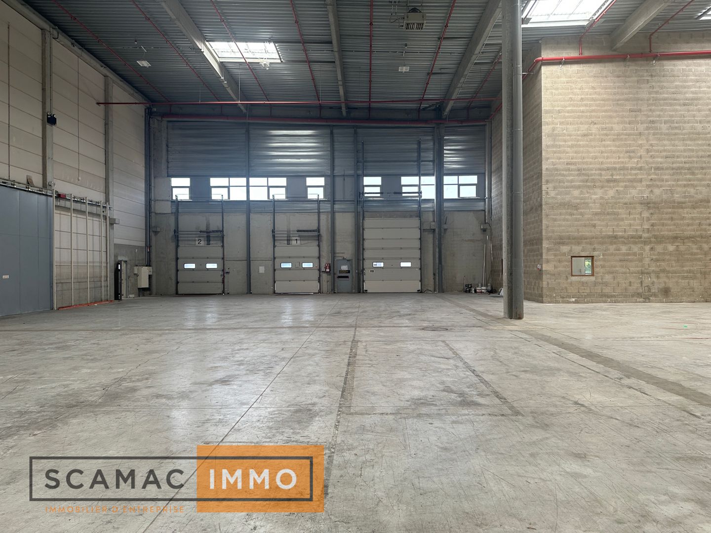 local d'activités de 5 978m², Combs-la-Ville (Seine-et-Marne)