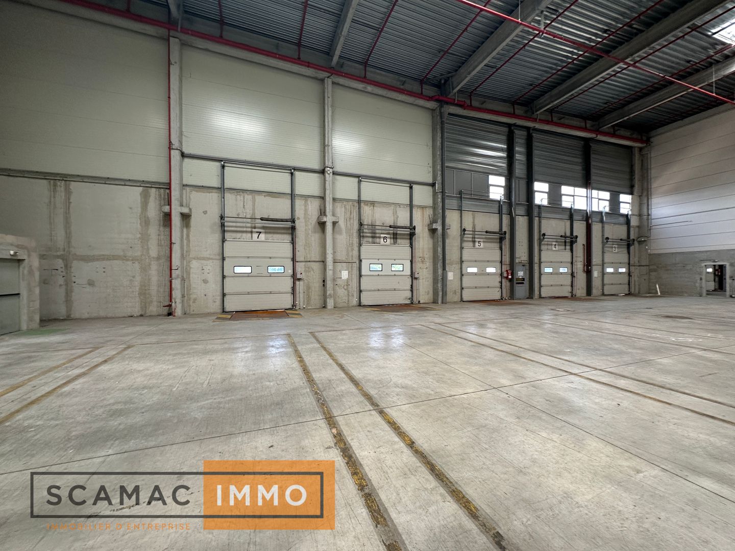 local d'activités de 5 978m², Combs-la-Ville (Seine-et-Marne)