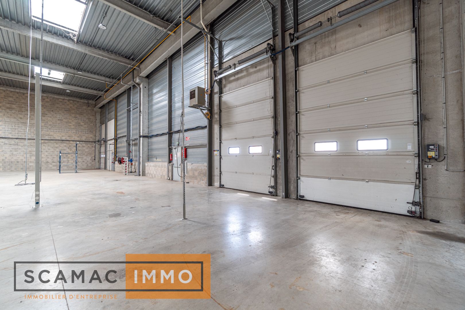 local d'activités de 3 403m², Combs-la-Ville (Seine-et-Marne)